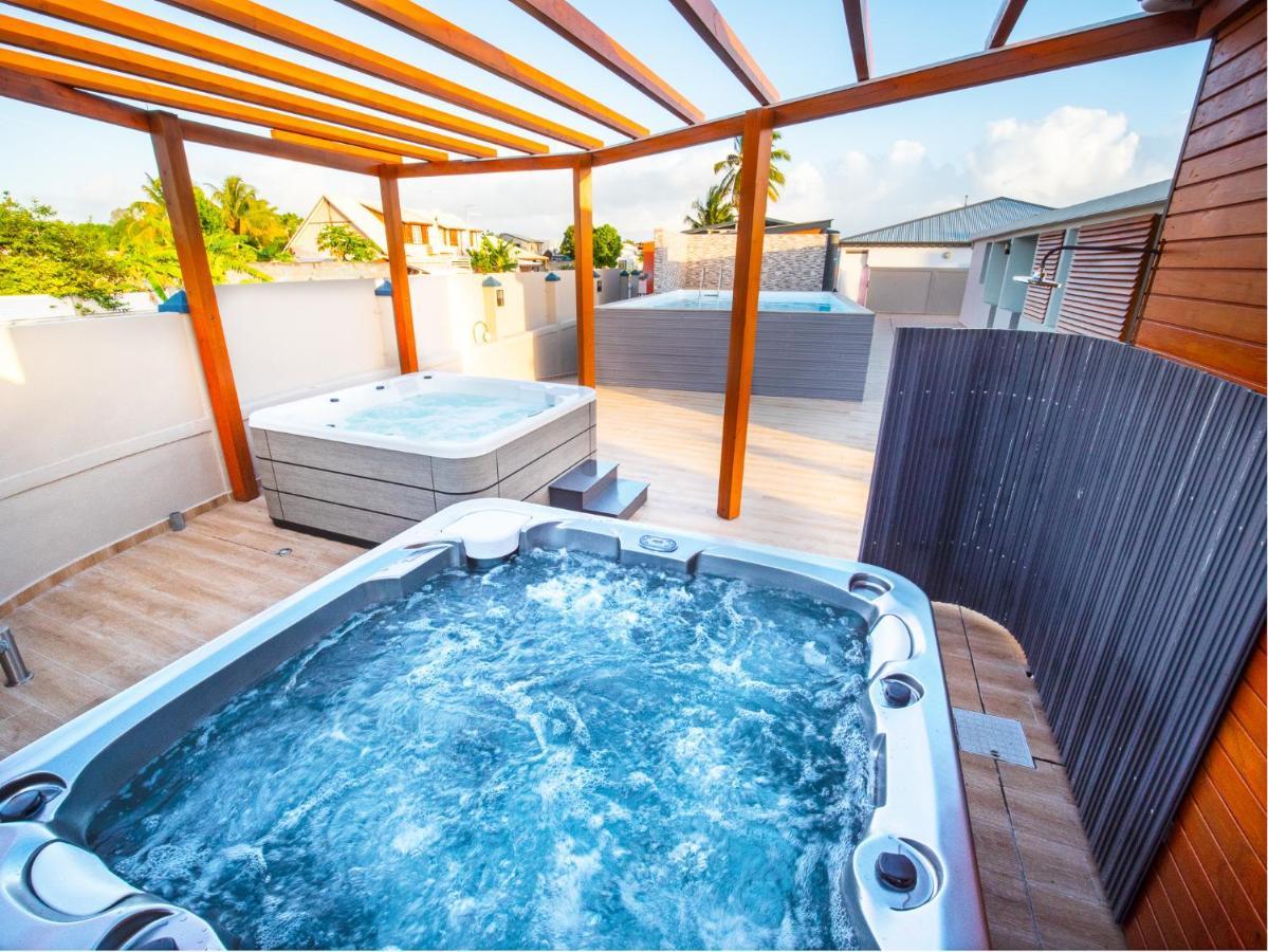 Evasion En Plein Coeur De La Ville Studio Jacuzzis Sauna Et Piscine Au Centre De Пор-Луи Экстерьер фото